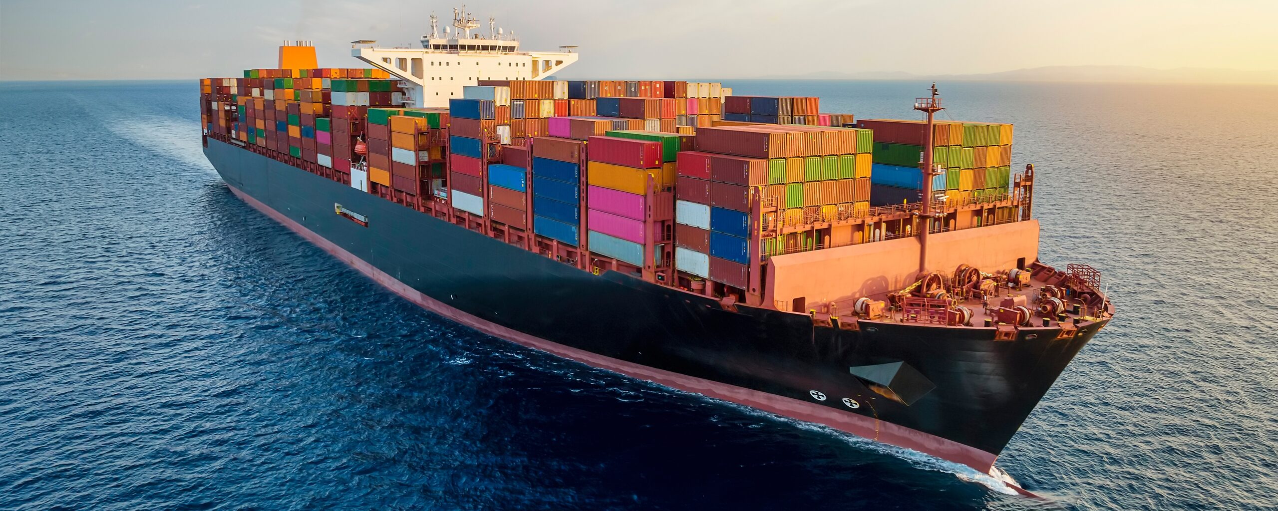 Large container ship under way at sea (Japan to Melbourne, 40HC ocean freight)